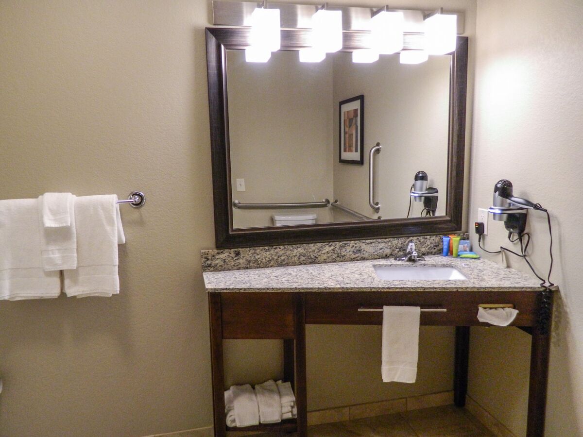 Accessible bathroom vanity